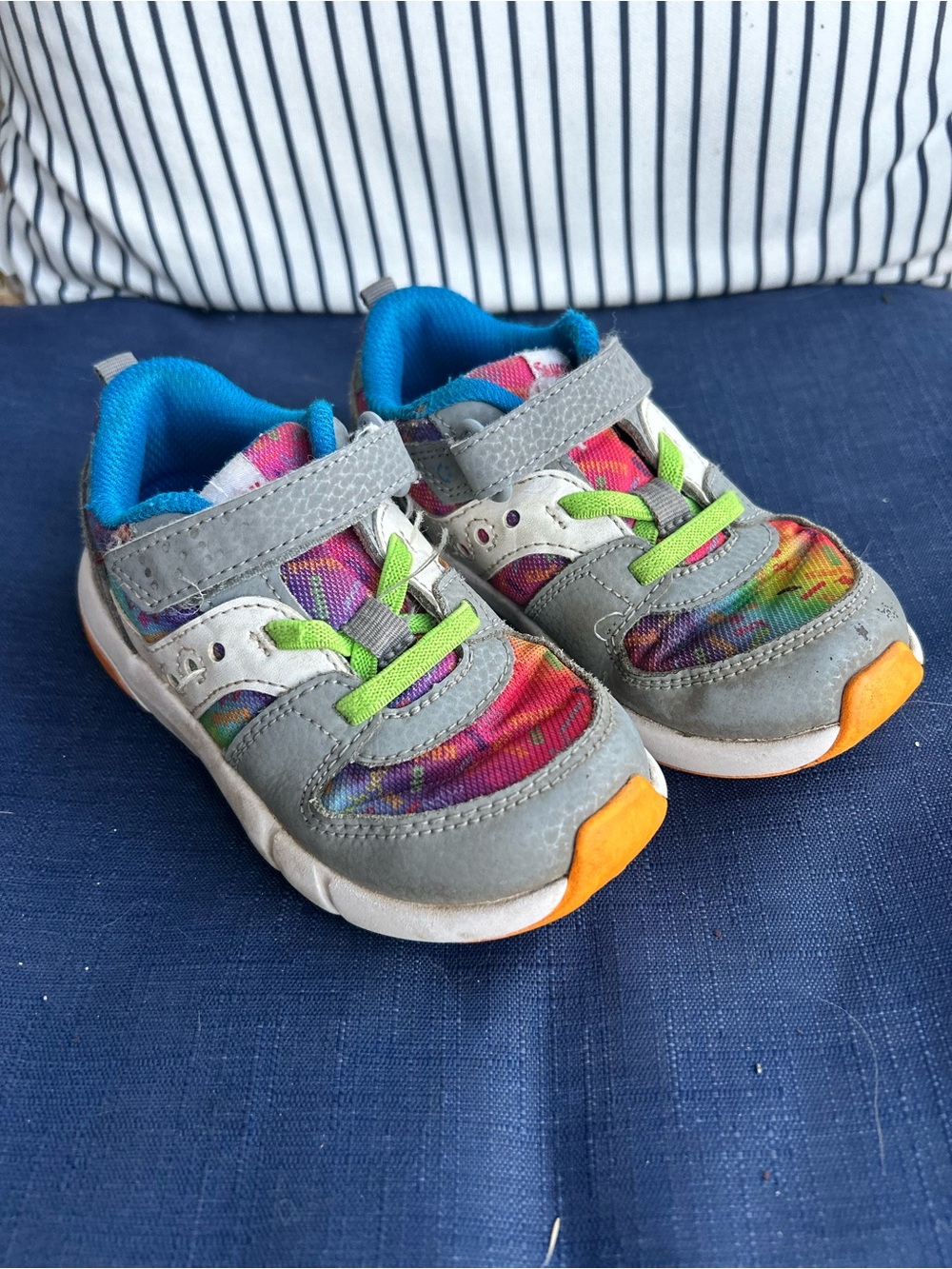 Saucony Kids Gray Sneakers with Multicolor Tie-Dye Panels and Neon Green Accents